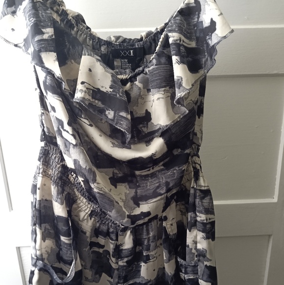 Romper - Picture 1 of 4